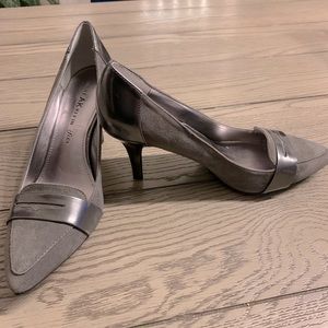 Anne Klein Gray Leather Heels Size 8M